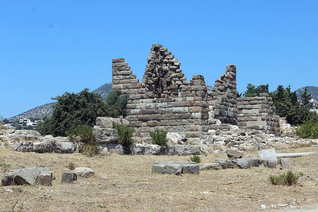 Myndos Kapısı. Şehrin etrafındaki sur kalıntıları; 4. c. M.Ö;