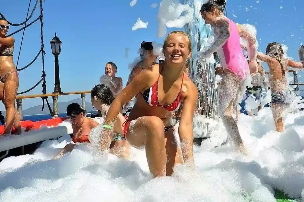 Köpük Partisi, Gece Tekne Turu Bodrum