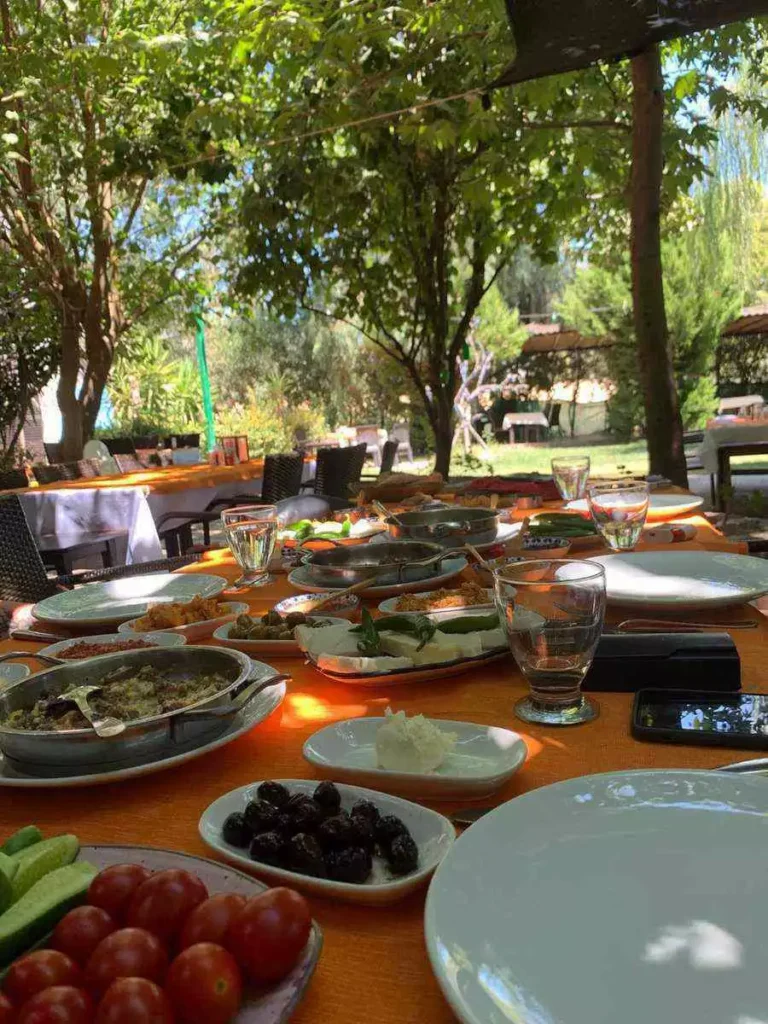 Mangalcı Kızılağaç Kahvaltı